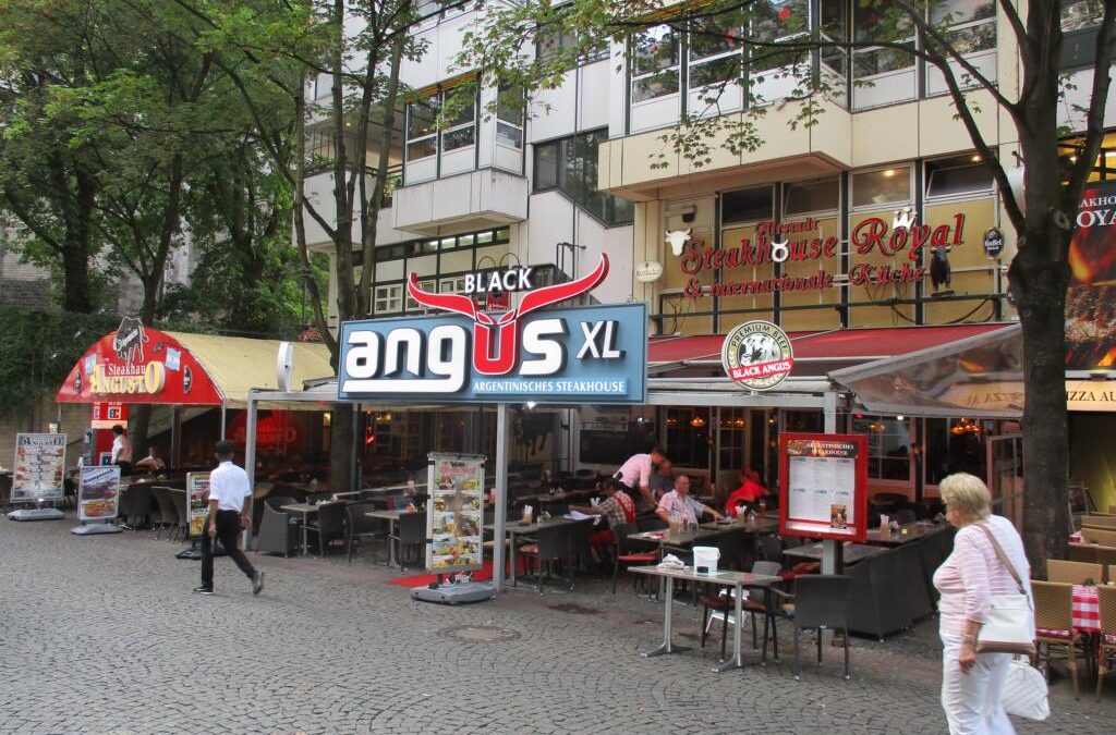 Leuchtreklame Köln, Black Angus XL präsentiert mit Stolz seine neue Außenwerbung.