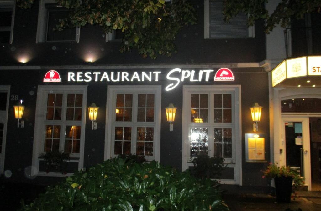 Leuchtreklame Emmerich, bei Restaurant Split unterstreicht die LED-Lichtwerbung im Einzelbuchstaben Format den Stil der Gastronomie und sieht so gut aus, wie das Essen schmeckt!