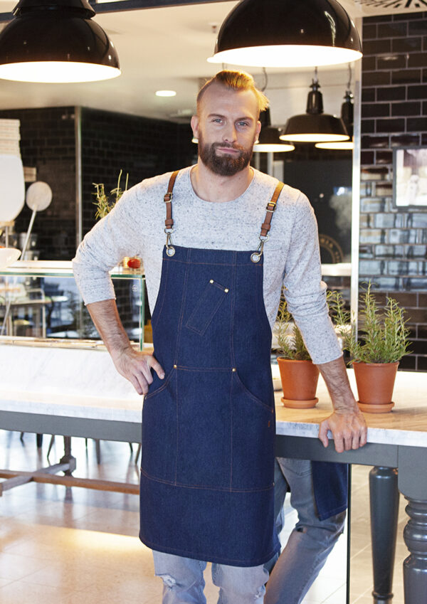 KARLOWSKY Latzschürze Denim X-Style – Bild 5