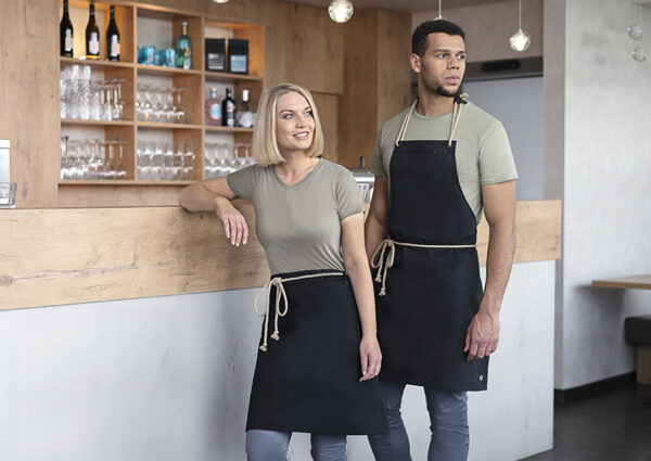 KARLOWSKY Latzschürze New-Nature, aus nachhaltigem Material, 65% GRS Certified Recycled Polyester / 35% Conventional Cotton – Bild 7