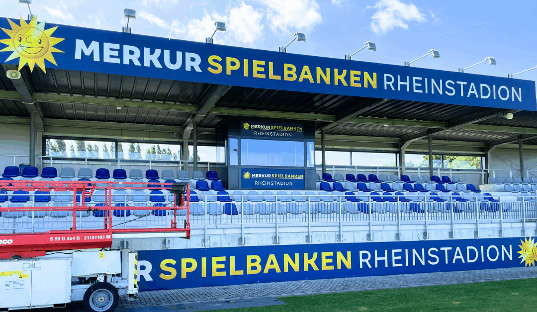 Stadionwerbung für Merkur Spielbanken im Rheinstadion Monheim